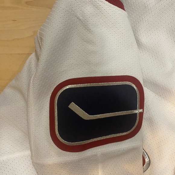 Vintage CCM Vancouver Canucks Men’s Jersey Youth L/XL - Picture 3 of 6